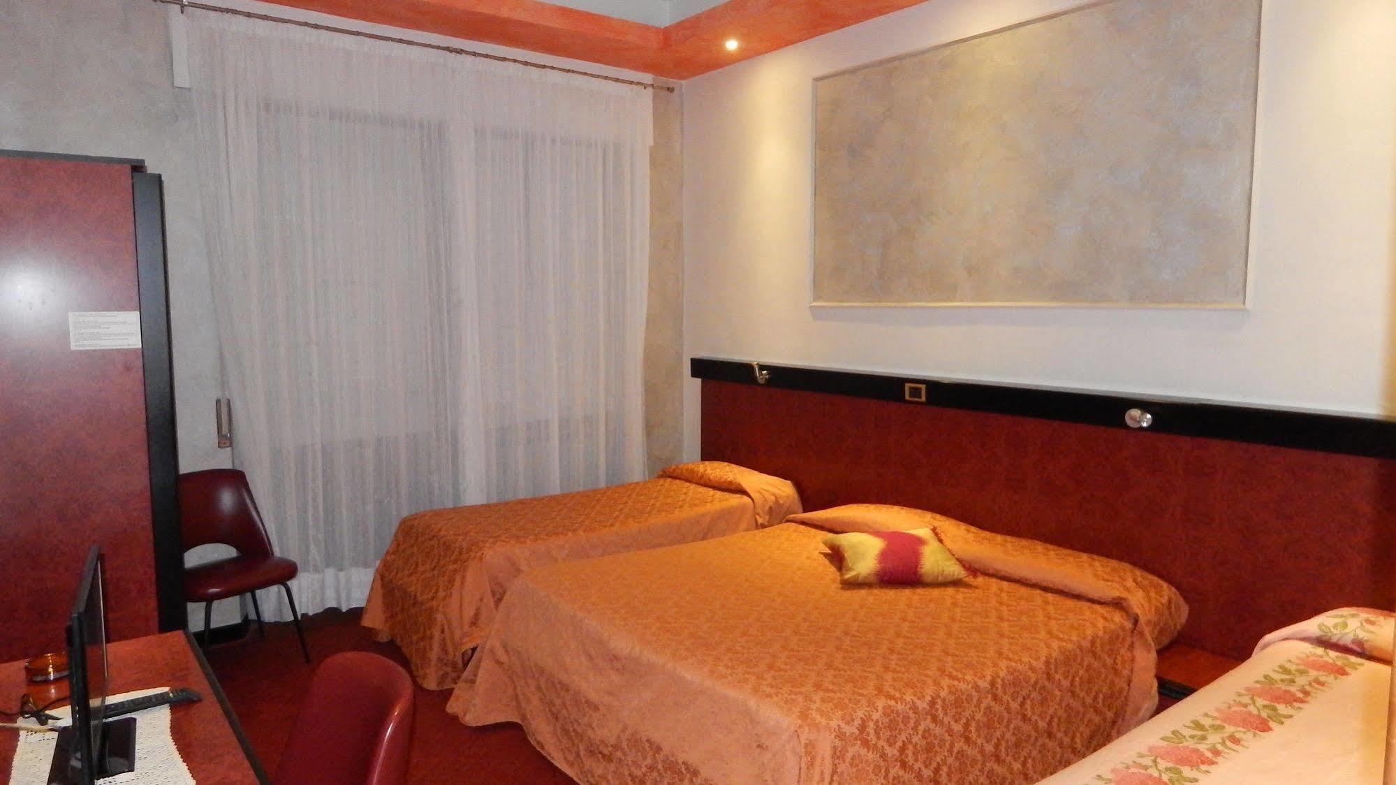 Hotel Royal Viverone Kültér fotó