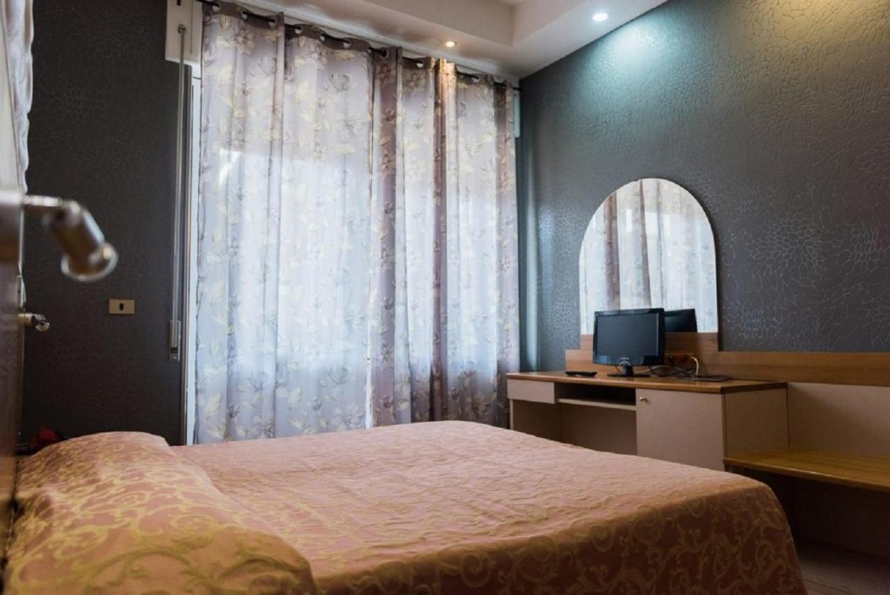Hotel Royal Viverone Kültér fotó