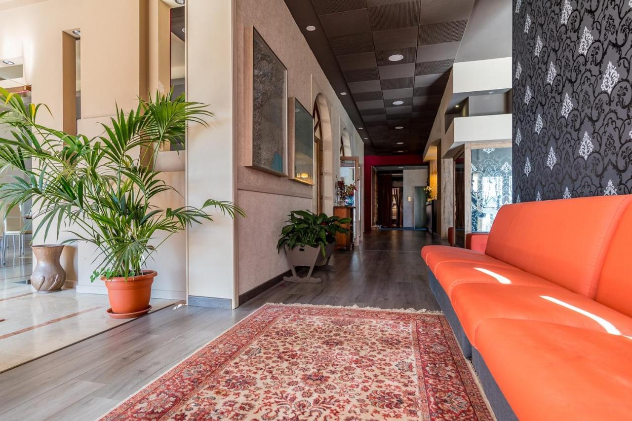 Hotel Royal Viverone Kültér fotó